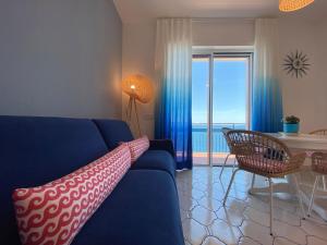 Гостиная зона в La Marea - Appartamento panoramico Amalfi