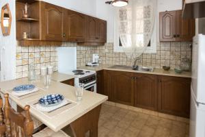 A kitchen or kitchenette at Neoclassical manor house