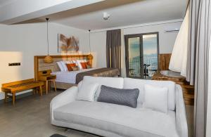 Postel nebo postele na pokoji v ubytování Yalıpark Beach Hotel + 37 fotografií