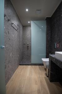 Ванная комната в The Victoria Lefkada