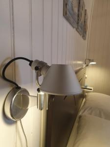 a lamp in a room next to a bed at Il mare in casa in Riomaggiore