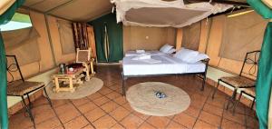 Postel nebo postele na pokoji v ubytování Africa Safari Serengeti Ikoma