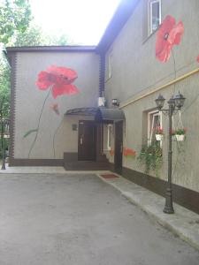 a painting of flowers on the side of a building at Art Villa on Sumskaya Street in Kharkiv
