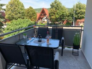 Balkón alebo terasa v ubytovaní Naplemente Apartman