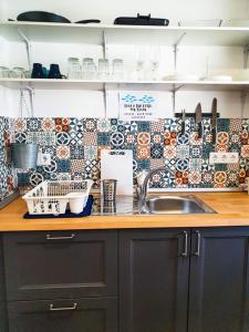 Кухня или мини-кухня в PÊPA Guesthouse
