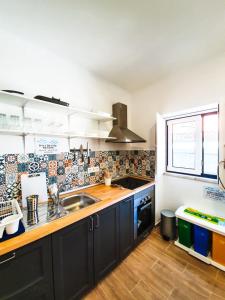 Кухня или мини-кухня в PÊPA Guesthouse

