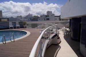 The swimming pool at or close to Studio Areia Preta