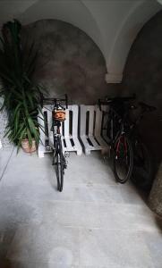 two bikes are parked in a room with at Residenza La Zagara in Cannero Riviera