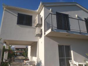 Balkón nebo terasa v ubytování Apartmani Dropulić