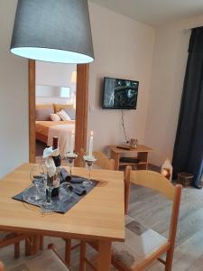 TV a/nebo společenská místnost v ubytování Apartments RELAX 1