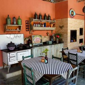 Armazém do Porto Chalé Jasmim tesisinde bir restoran veya yemek mekanı