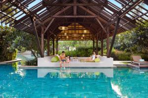 Bazén v ubytování Mövenpick Resort & Spa Jimbaran Bali nebo v jeho okolí