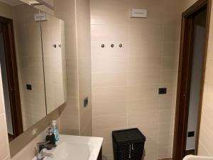 Ванна кімната в John Sea Suites