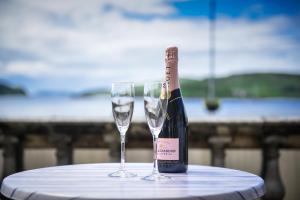 a bottle of wine and two glasses on a table at Barriemore Oban in Oban