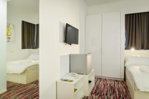 TV a/nebo společenská místnost v ubytování Pegasus Hotel Shah Alam