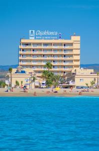 a large hotel on the beach next to the ocean at Hotel RH Casablanca Suites in Peniscola