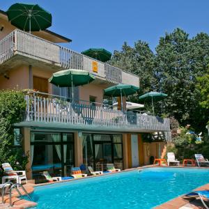 Bazén v ubytování Residence Castiglione nebo v jeho okolí