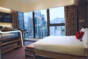 Uma cama ou camas num quarto em Butterfly on LKF, Central