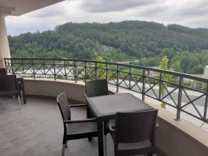En balkon eller terrasse på PJEVIĆ EVENT CENTAR