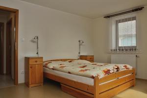 מיטה או מיטות בחדר ב-Ubytovani Zdarske vrchy