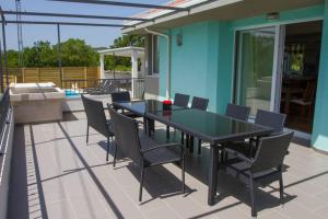 Balkón nebo terasa v ubytování Holiday house Villa Bleu