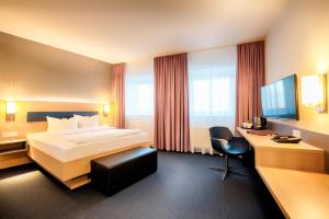TV a/nebo společenská místnost v ubytování Hotel Sachsen-Anhalt