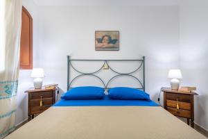 Postel nebo postele na pokoji v ubytování Sa Corte de Dinu