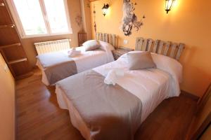 Ένα ή περισσότερα κρεβάτια σε δωμάτιο στο Las Riendas casa rural