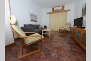 A television and/or entertainment centre at Edificio Gaviota apartamento 3
