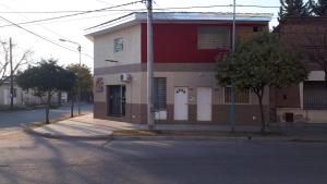 a building on the corner of a street at Apartamento Hernandez in Villa Mercedes