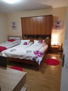 Posteľ alebo postele v izbe v ubytovaní Apartman Lučica