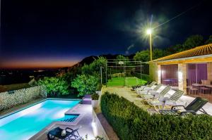 Bazén v ubytování Villa Mateo with Private Pool nebo v jeho okolí