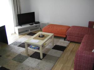 a living room with a couch and a coffee table at Uni Essen in Essen