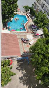 Bazén v ubytování Thalia deco City & Beach Hotel nebo v jeho okolí