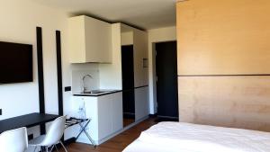 Kuchyň nebo kuchyňský kout v ubytování LE Hotel by WMM Hotels
