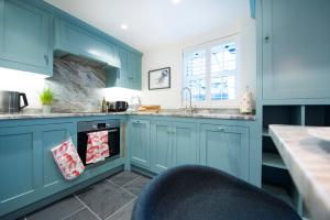 A kitchen or kitchenette at Juliot 5 Star Gold Award Luxury Cottage