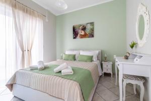 Posteľ alebo postele v izbe v ubytovaní Meandros Apartment with Garden View