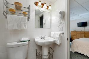 Ένα μπάνιο στο Towne Lyne Motel +229 φωτογραφίες