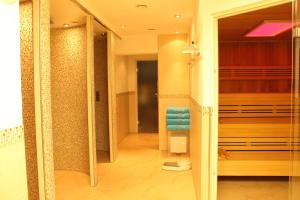 Koupelna v ubytování Astralis Hotel Domizil + 25 fotografií