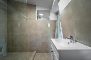 Koupelna v ubytování Apartmány Chata Jedlová hora + 16 fotografií