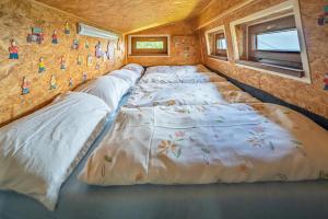 Posteľ alebo postele v izbe v ubytovaní Apartmány Chata Jedlová hora