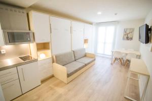 Foto da galeria de Apartamentos Plaza de Santiago - Estudios Turisticos - 1 LLAVE em Pinto