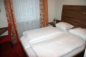 Postel nebo postele na pokoji v ubytování Hotel Hauser an der Universität