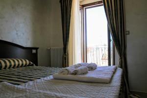 Postel nebo postele na pokoji v ubytování Rooms Dimora Arco - Affitti Brevi Italia