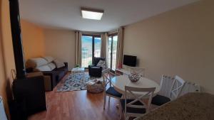 a living room with a table and a couch at Apartamento Las Vistillas in Valdelinares