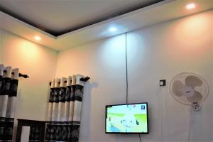 TV a/nebo společenská místnost v ubytování Sky White Villa