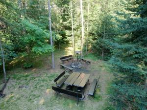 Vonkajšia záhrada v ubytovaní Domek nad rzeką