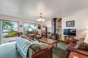 a living room with a couch and a table at Pinecone Cabin in Eastsound