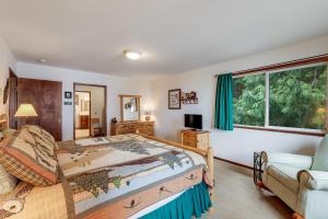 Postel nebo postele na pokoji v ubytování Pinecone Cabin