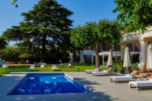 The swimming pool at or close to Hotel Arrey Alella